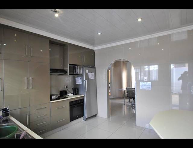 4 BEDROOM HOUSE FOR SALE IN ZAKARIYYA PARK